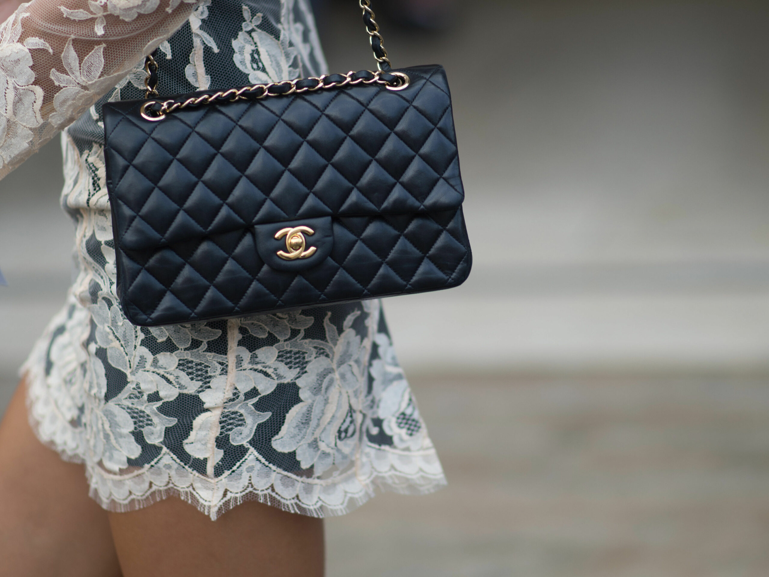 gallery-1465993688-chanel-flap-bag